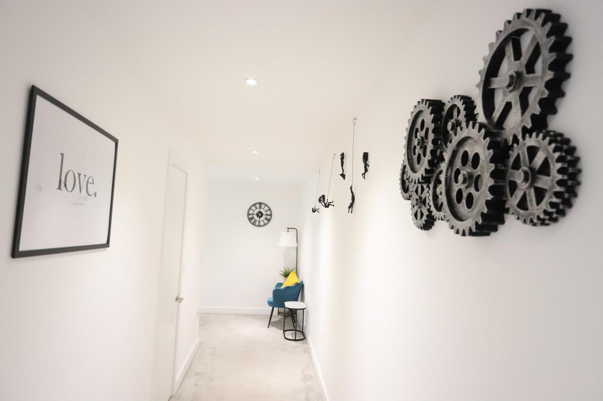 Spacious 3-Story Retreat With Rooftop Terrace And Modern Amenities Londra Exterior foto