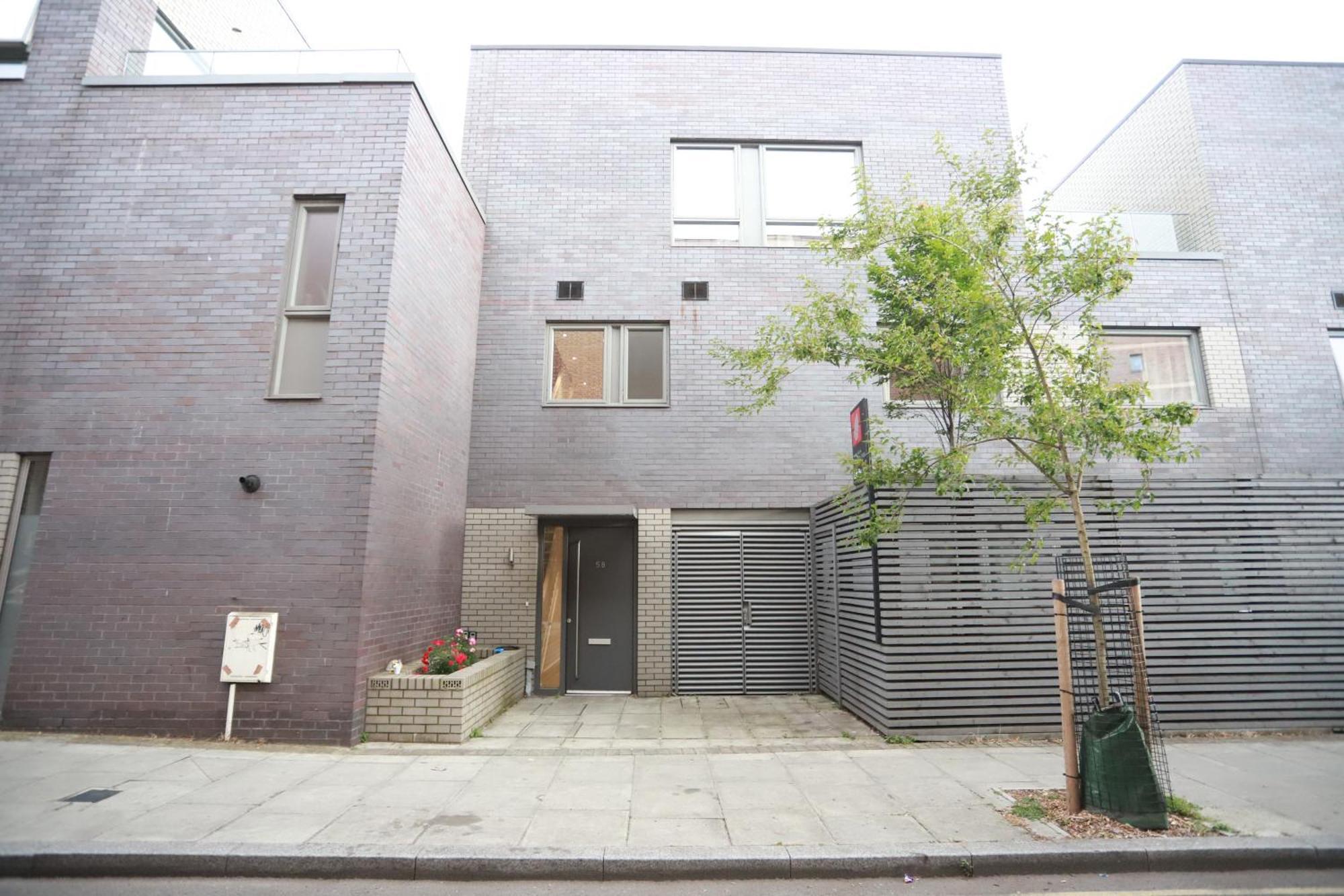 Spacious 3-Story Retreat With Rooftop Terrace And Modern Amenities Londra Exterior foto