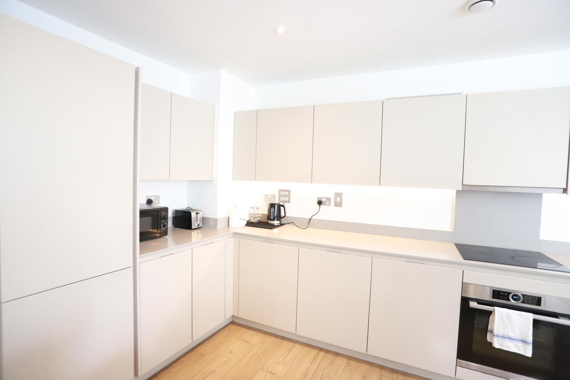 Spacious 3-Story Retreat With Rooftop Terrace And Modern Amenities Londra Exterior foto