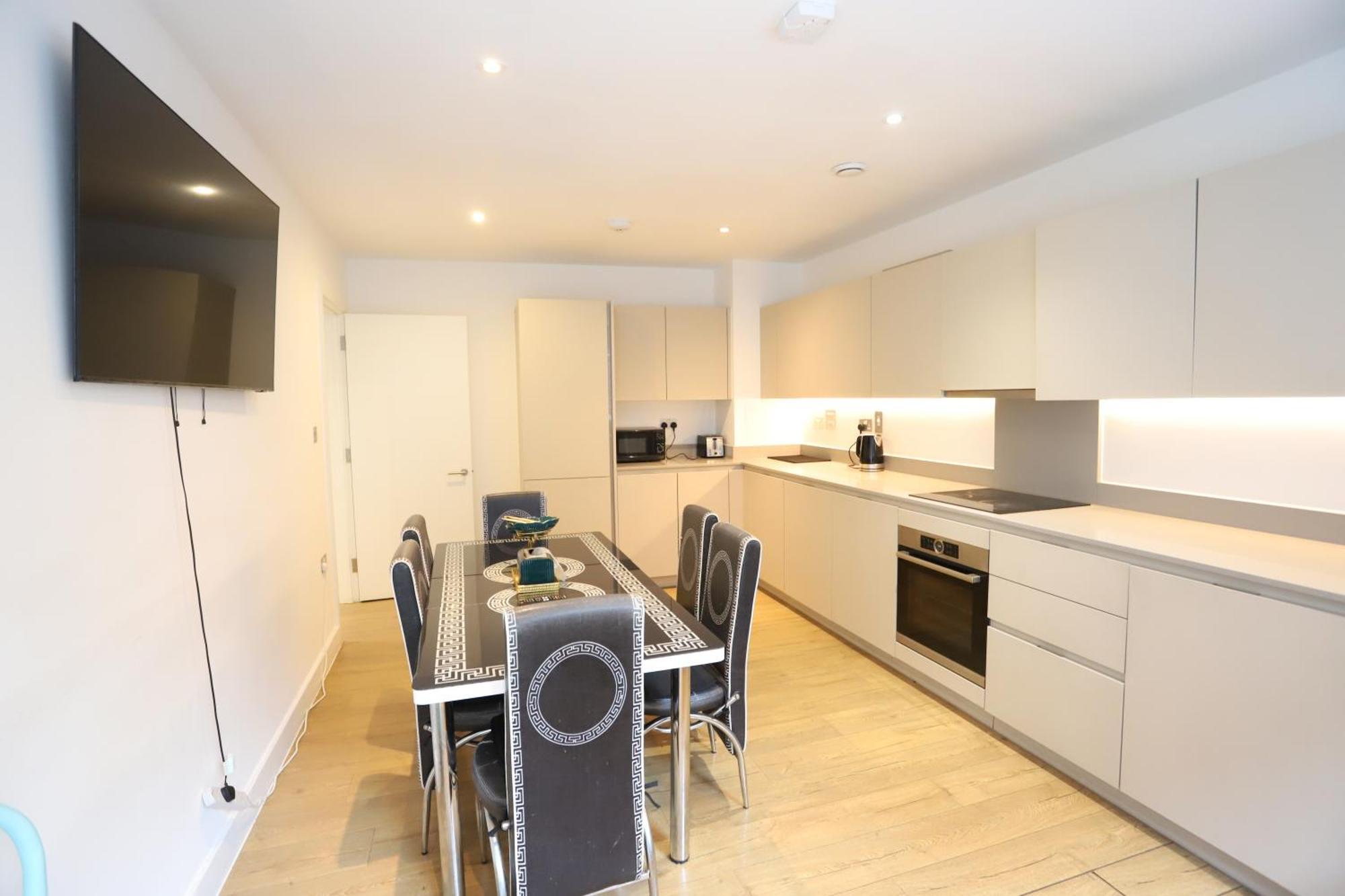 Spacious 3-Story Retreat With Rooftop Terrace And Modern Amenities Londra Exterior foto