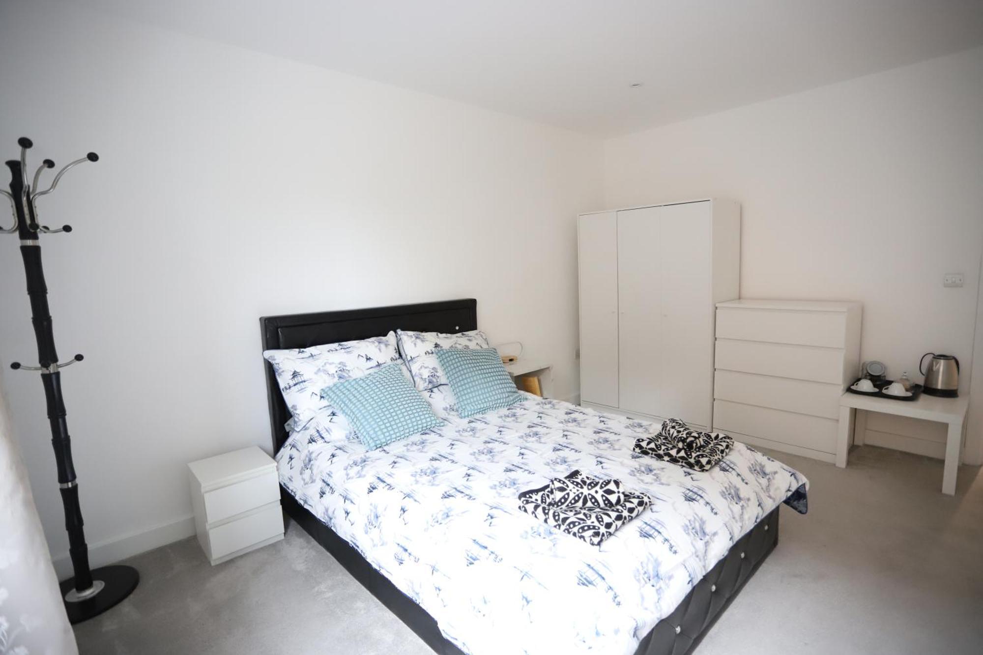 Spacious 3-Story Retreat With Rooftop Terrace And Modern Amenities Londra Exterior foto