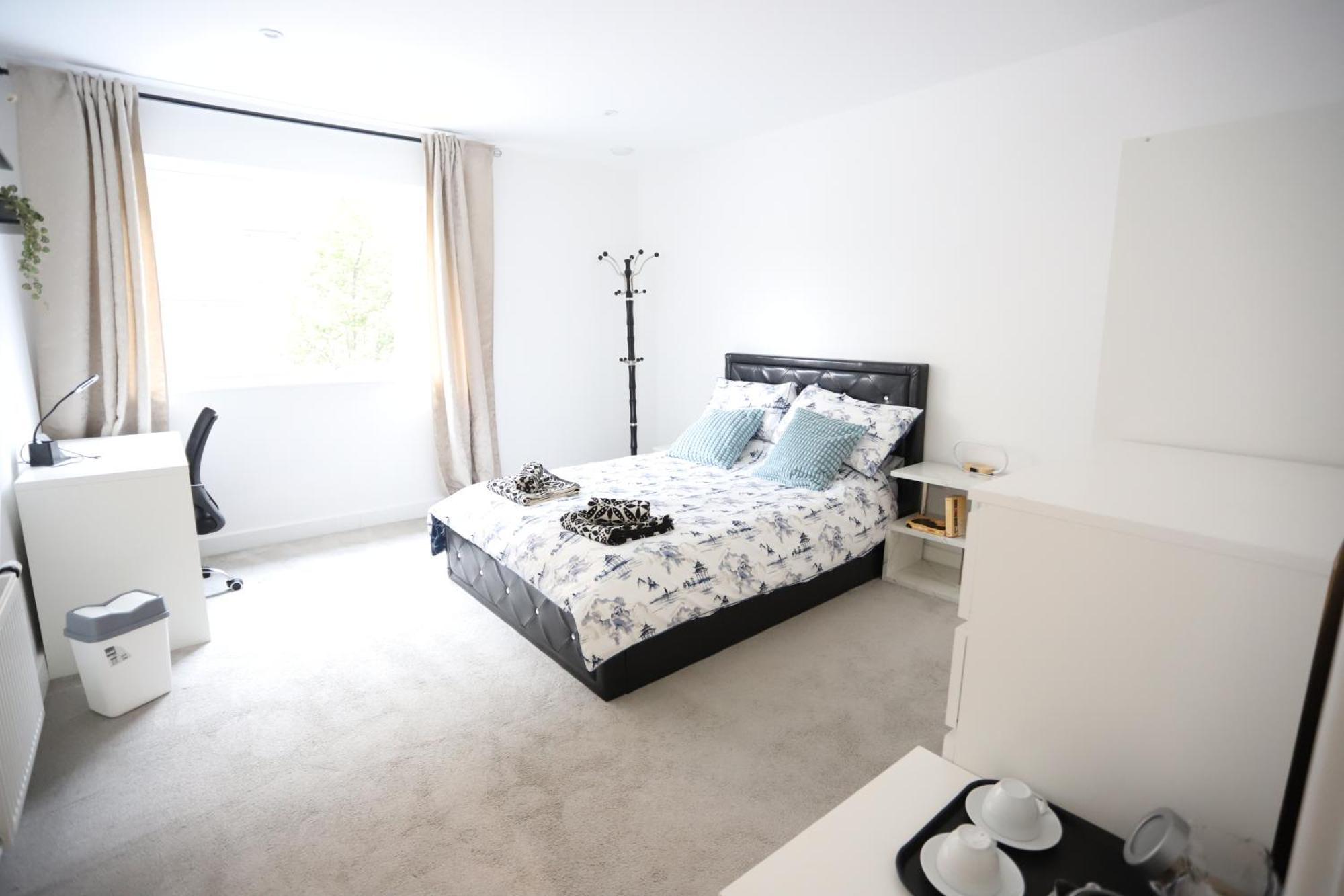 Spacious 3-Story Retreat With Rooftop Terrace And Modern Amenities Londra Exterior foto