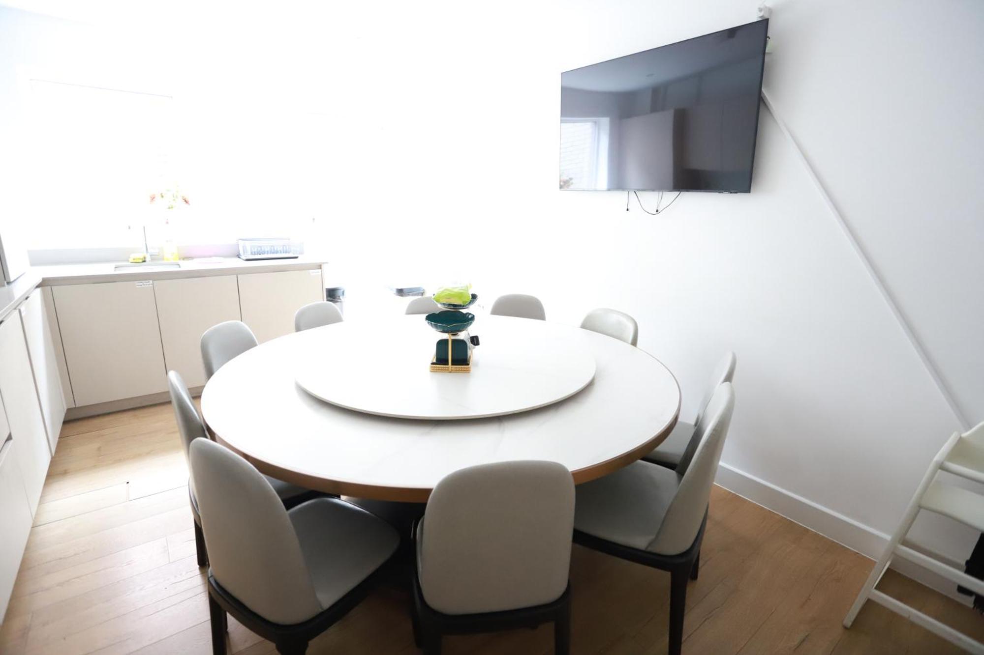 Spacious 3-Story Retreat With Rooftop Terrace And Modern Amenities Londra Exterior foto